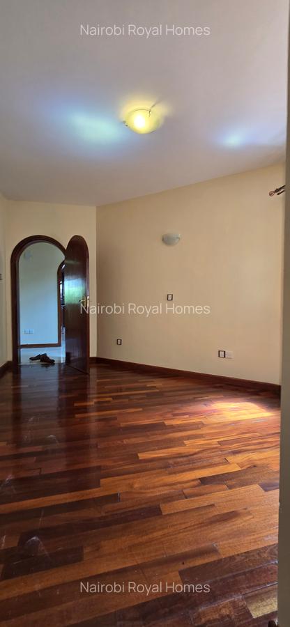 5 Bed Townhouse with En Suite at Lavington Off Convent - 6