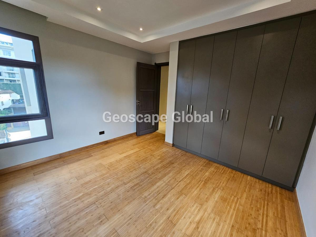 3 Bed Apartment with En Suite at Riverside Drive - 7