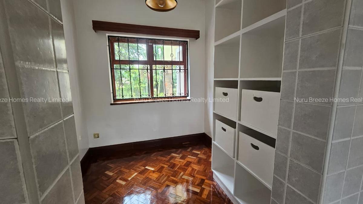 5 Bed House with En Suite in Runda - 9