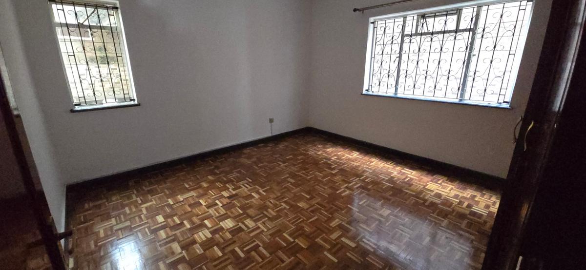 4 Bed Townhouse with En Suite at Brookside Drive - 17