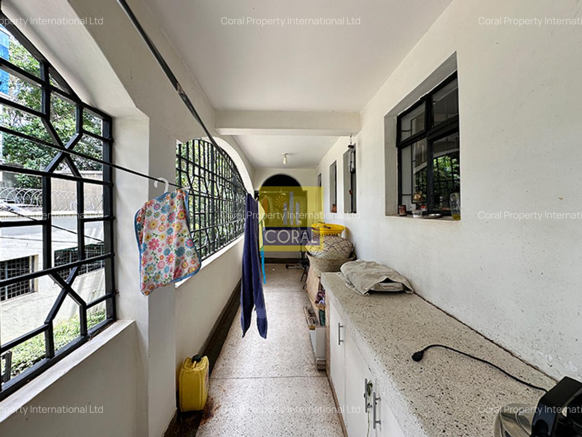 4 Bed Apartment in Riverside - 12