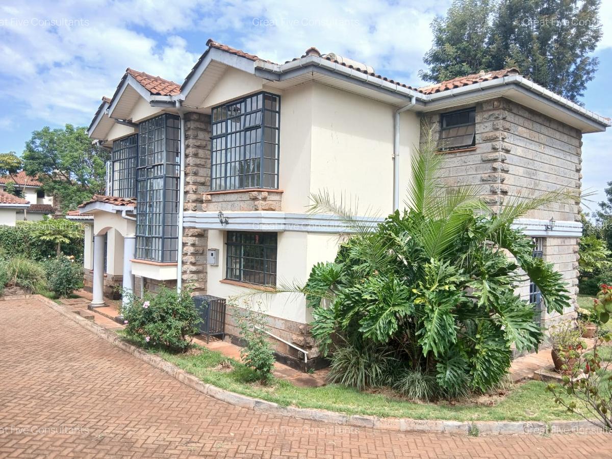 4 Bed Villa with En Suite in Redhill - 2