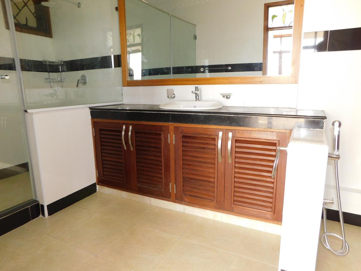 5 Bed Apartment with En Suite in Kizingo - 16