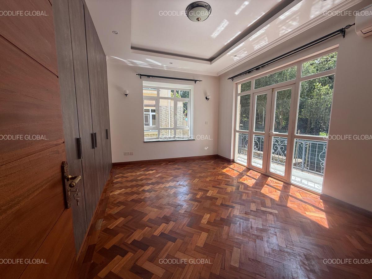 5 Bed Townhouse with En Suite at Lavington - 9