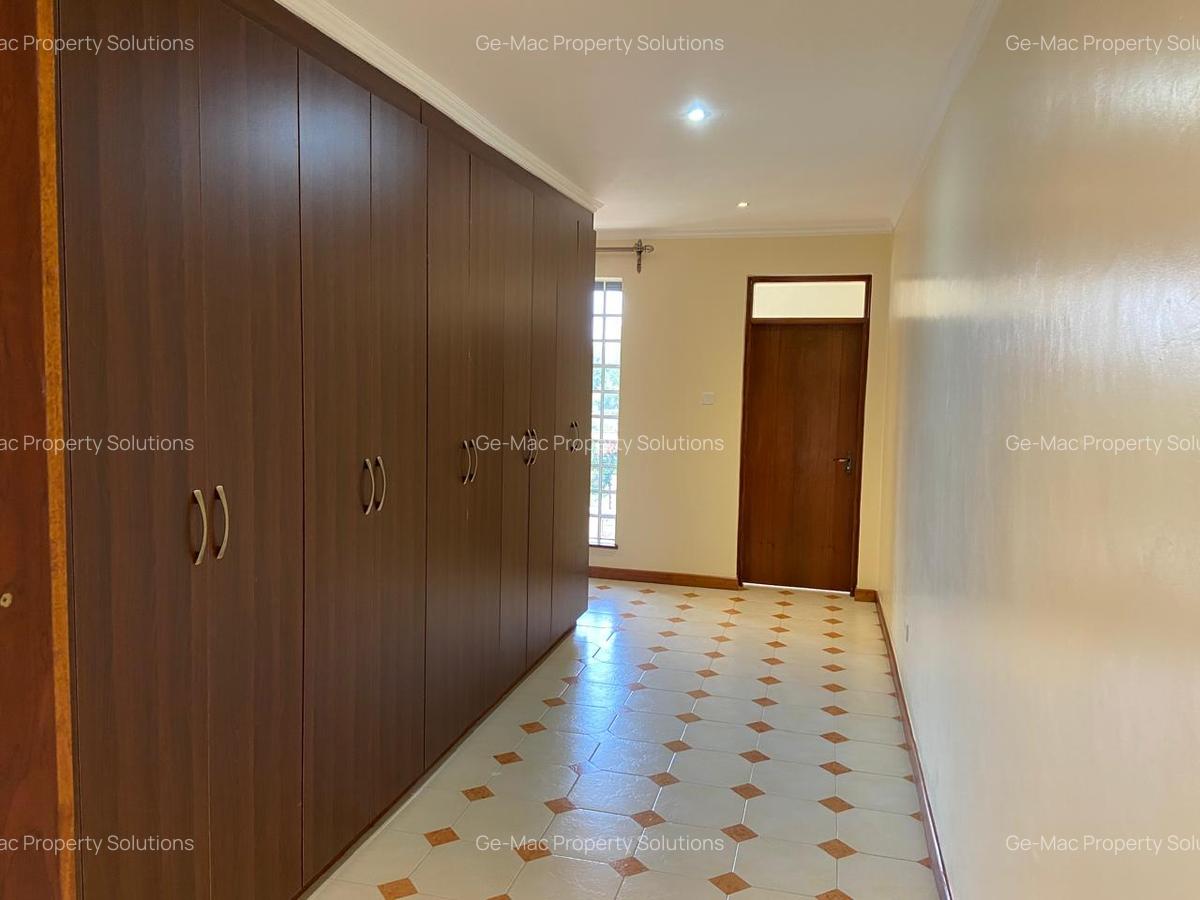 5 Bed House with En Suite in Runda - 12