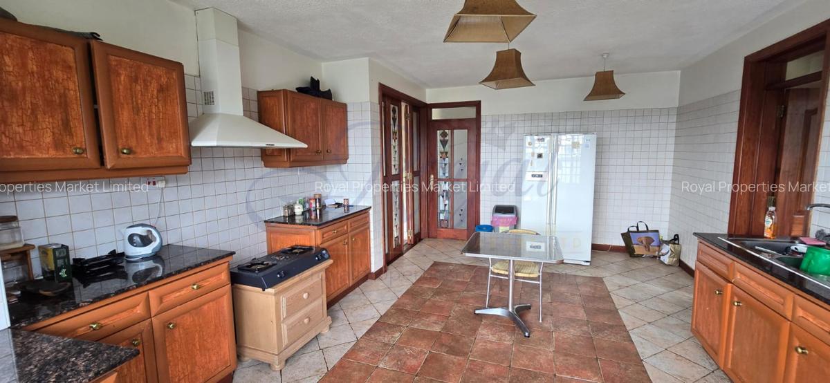 4 Bed House with En Suite in Runda - 3