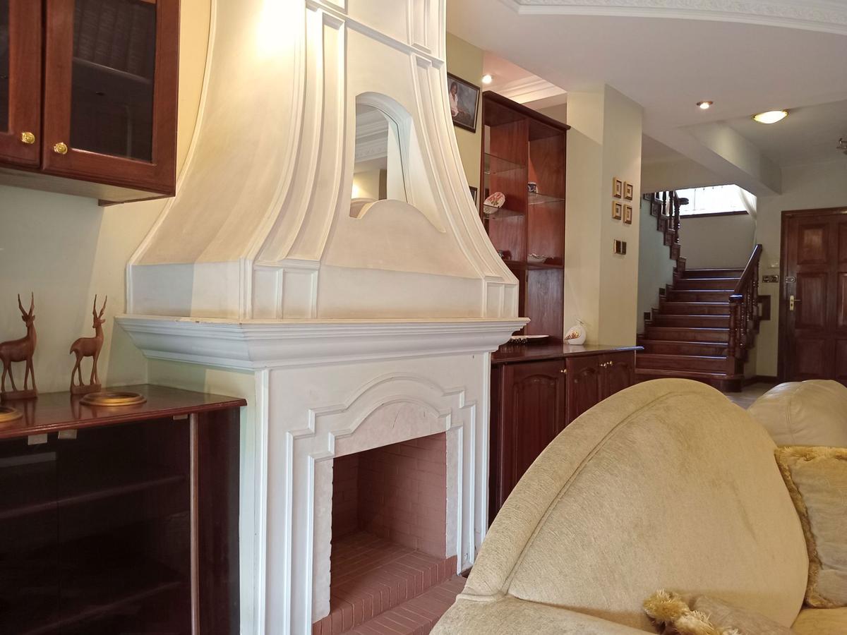 4 Bed House with En Suite in Lavington - 9