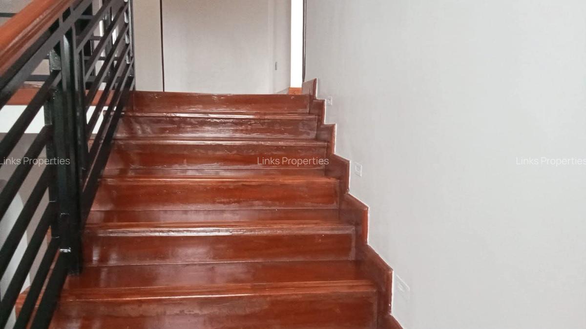 5 Bed Townhouse with En Suite at Karen - 11