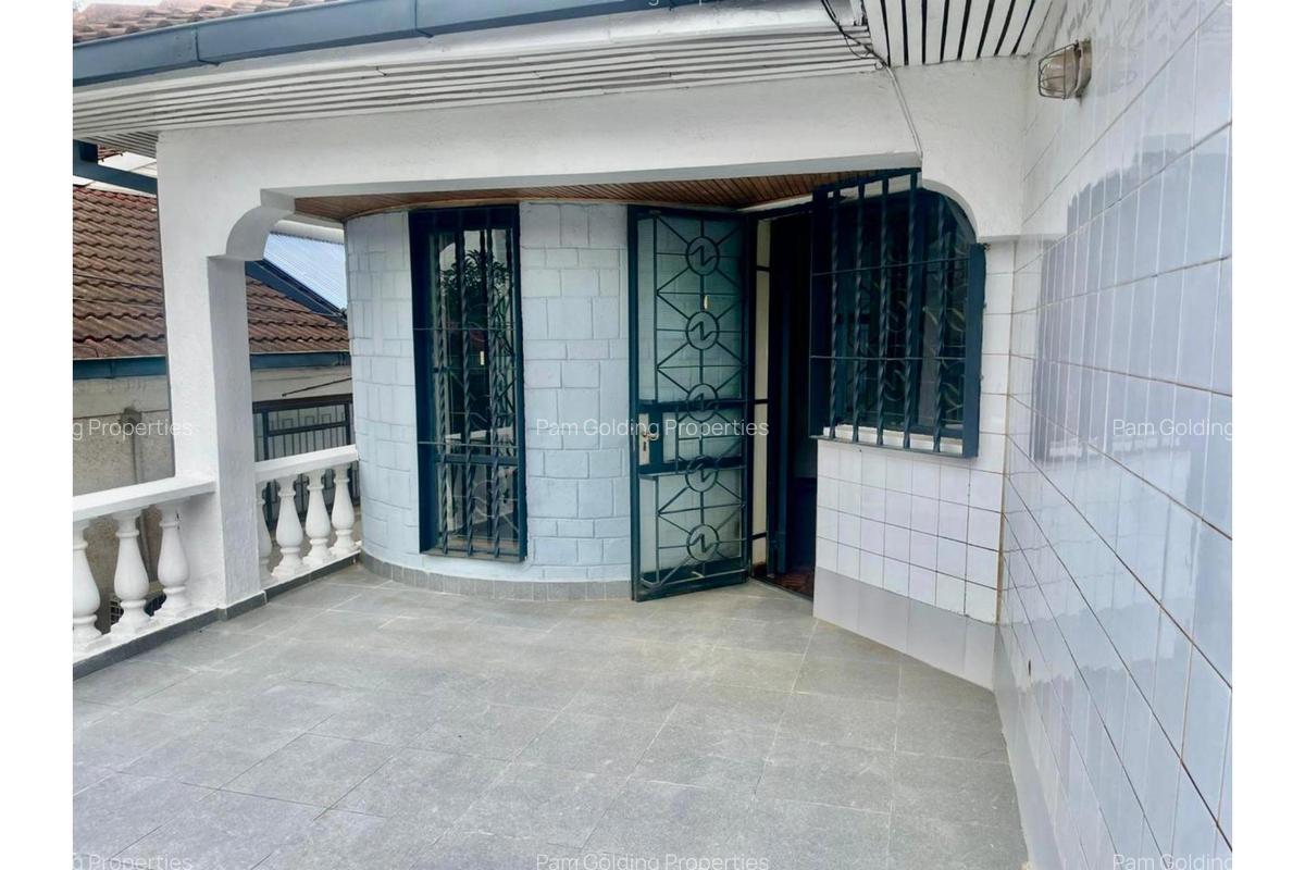 4 Bed Townhouse with En Suite in Spring Valley - 15