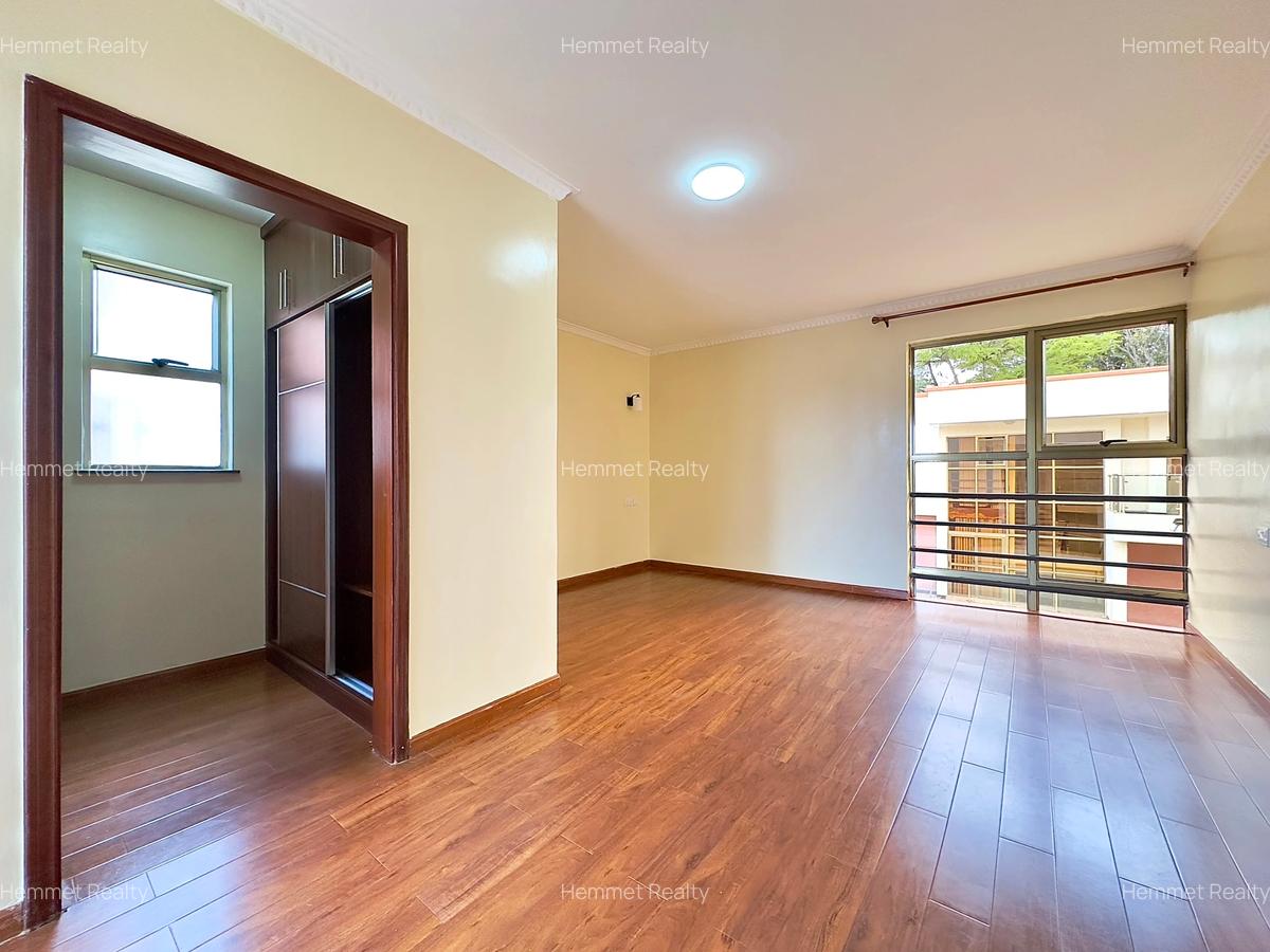 5 Bed Townhouse with En Suite in Lavington - 6