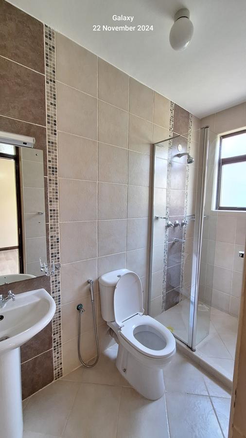 3 Bed Apartment with En Suite at Valley Arcade - 8