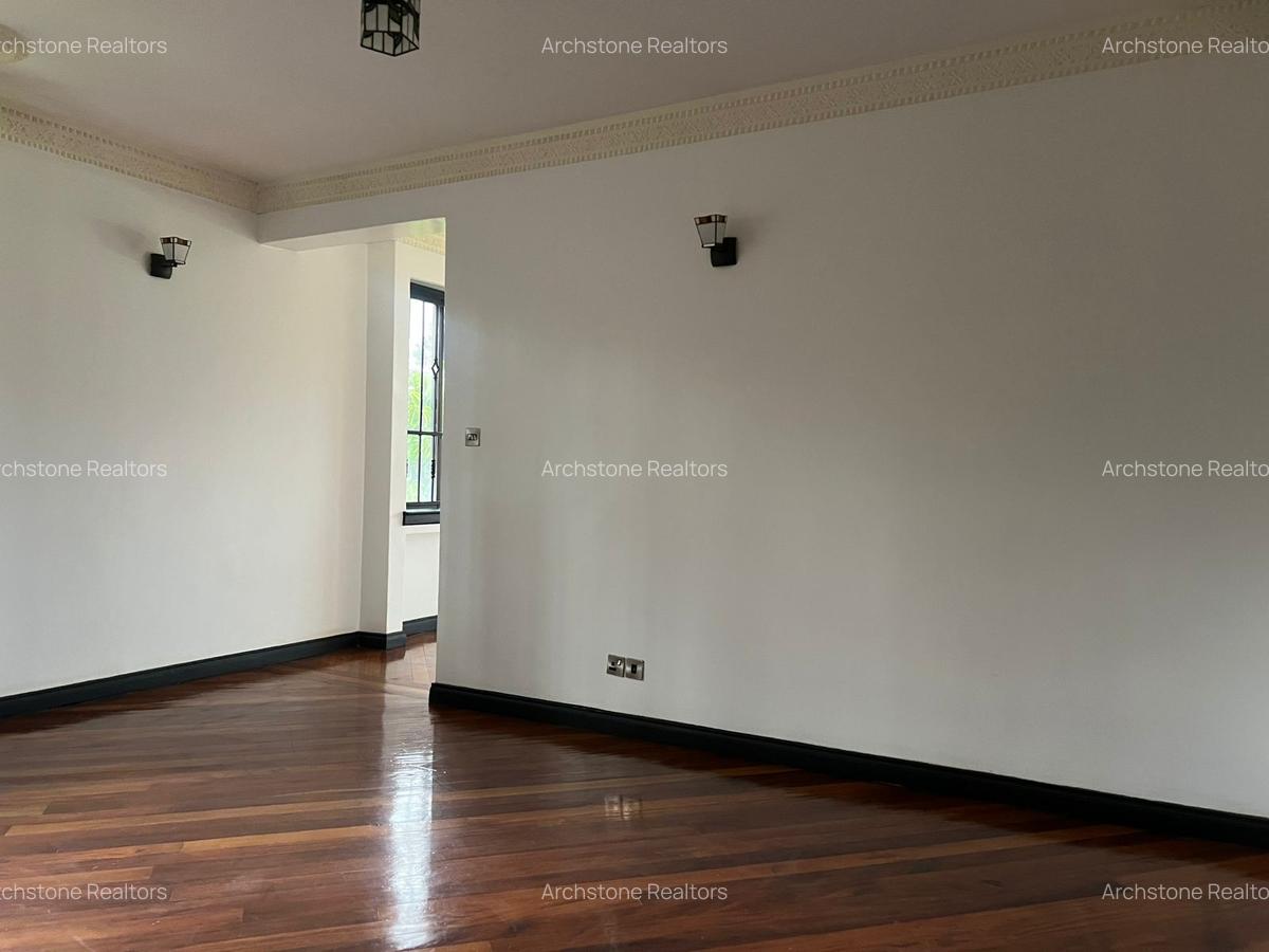 7 Bed House with En Suite in Runda - 12