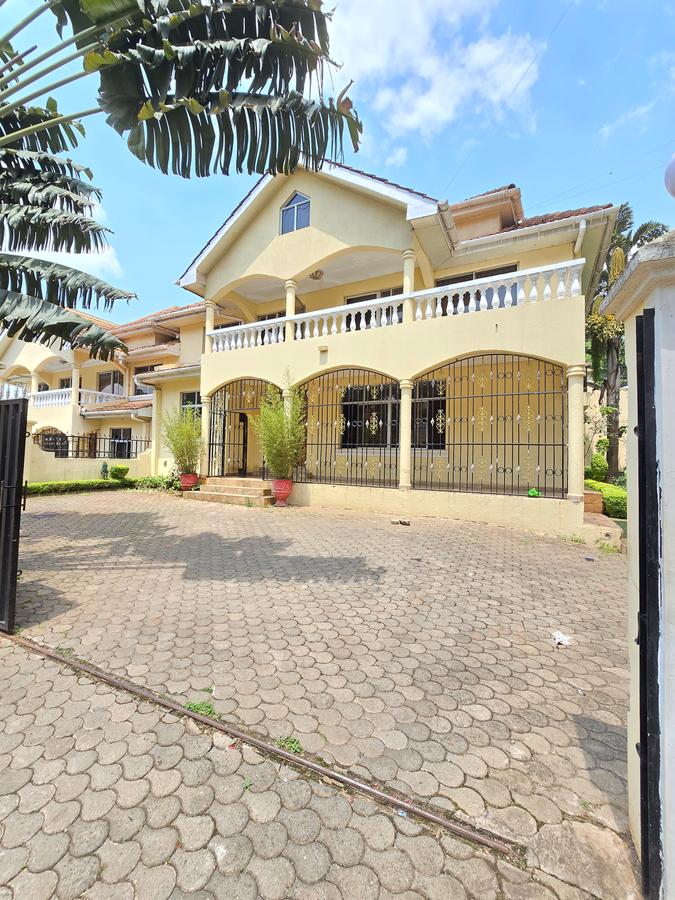 4 Bed Townhouse with En Suite at Chalbi Drive - 2