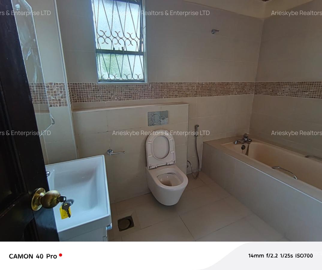 4 Bed Townhouse with En Suite in Runda - 12