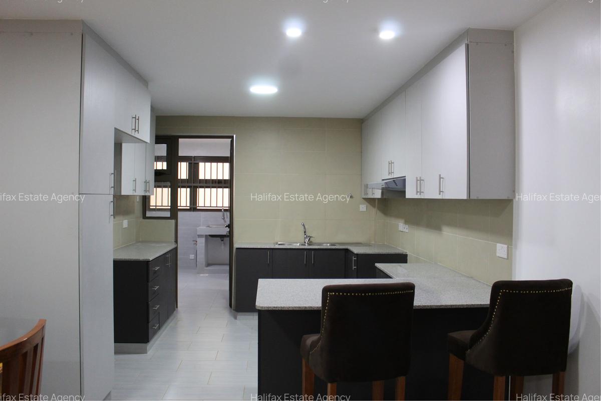 2 Bed Apartment with En Suite in Lavington - 10