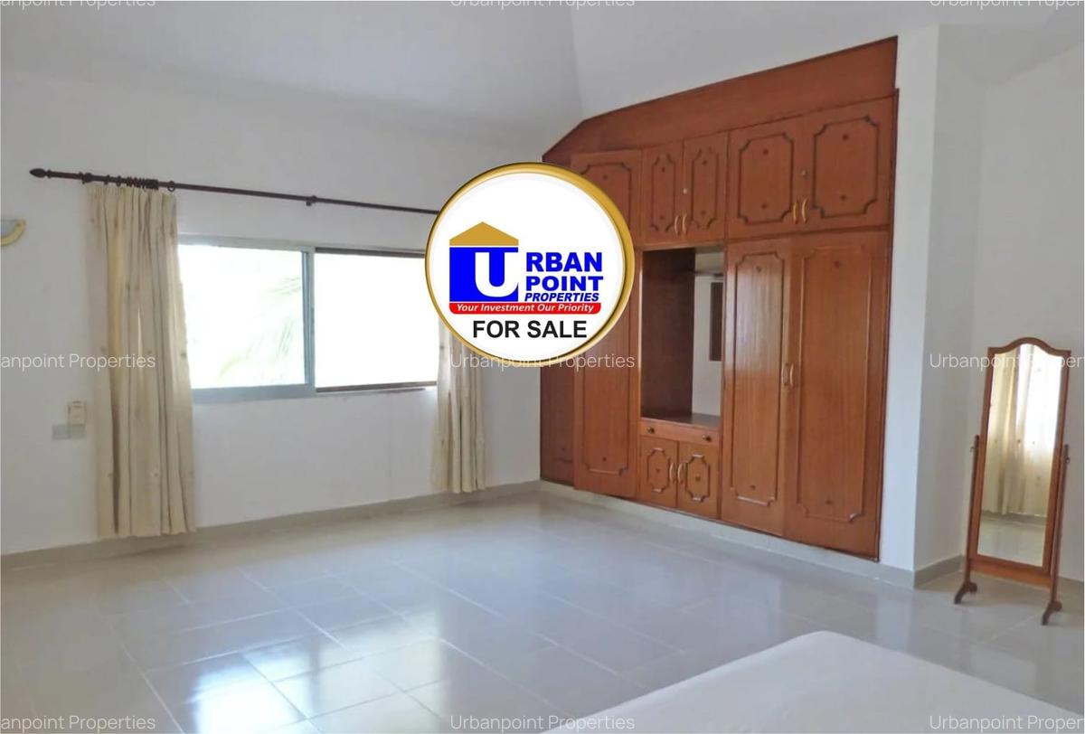 4 Bed Villa with En Suite in Watamu - 4