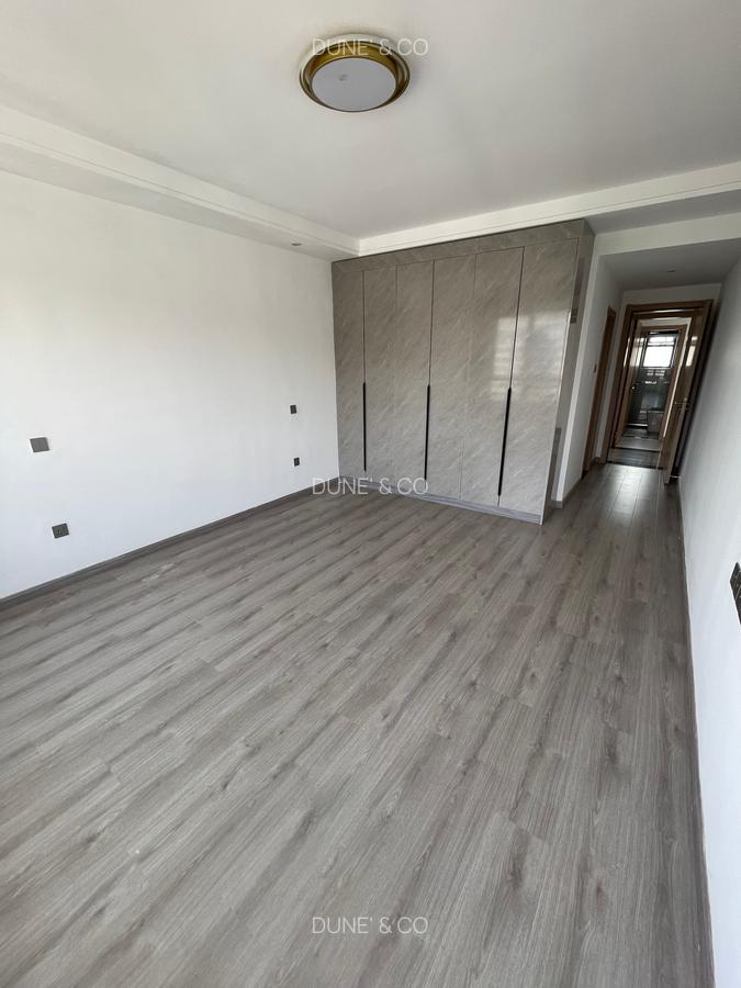 3 Bed Apartment with En Suite in Riverside - 14