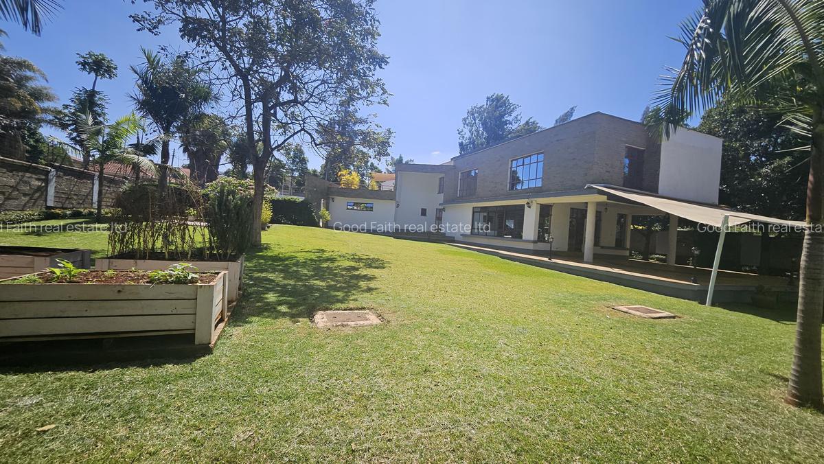 5 Bed House with En Suite in Runda - 1