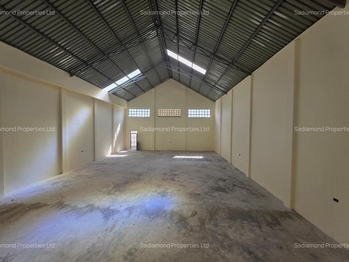 4,000 ft² Warehouse with Parking in Mlolongo - 5