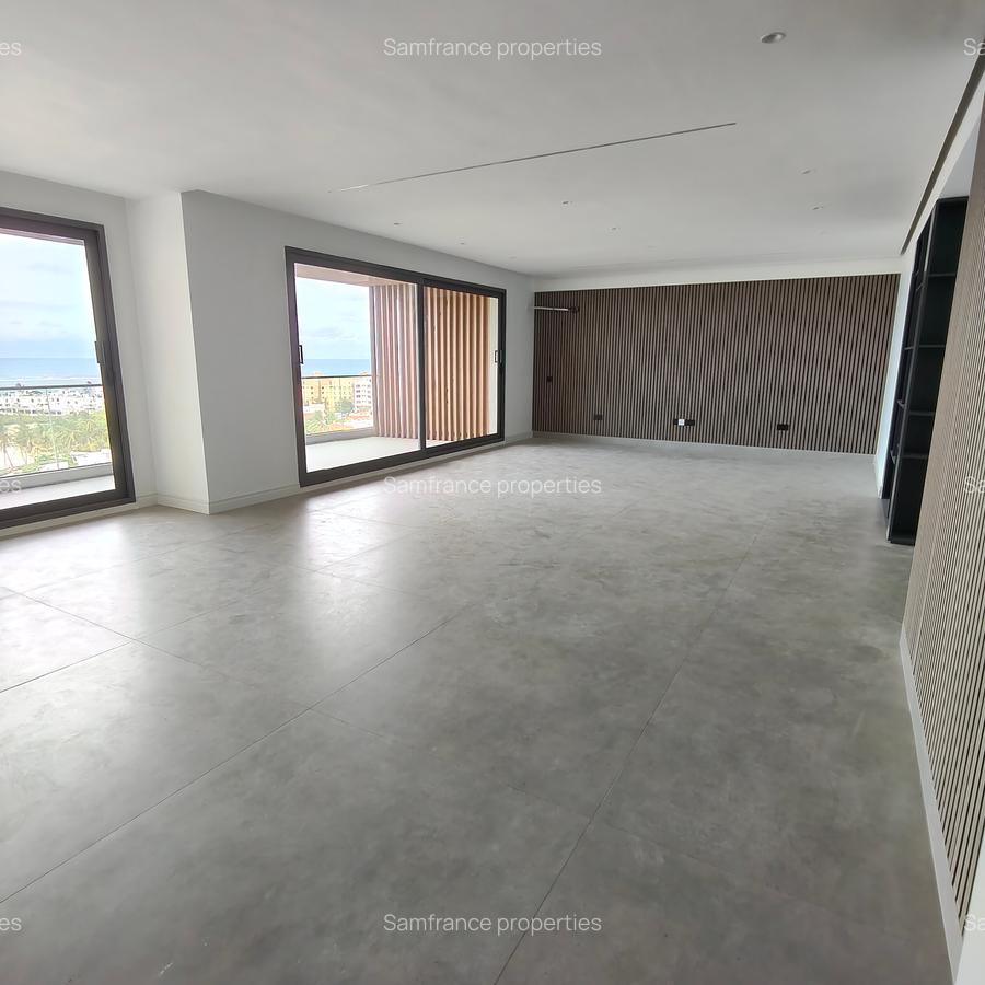 Serviced 3 Bed Apartment with En Suite at 5Th Avanue - 12