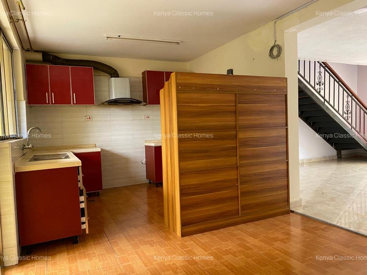 6 Bed Apartment with En Suite at Lavington - 15