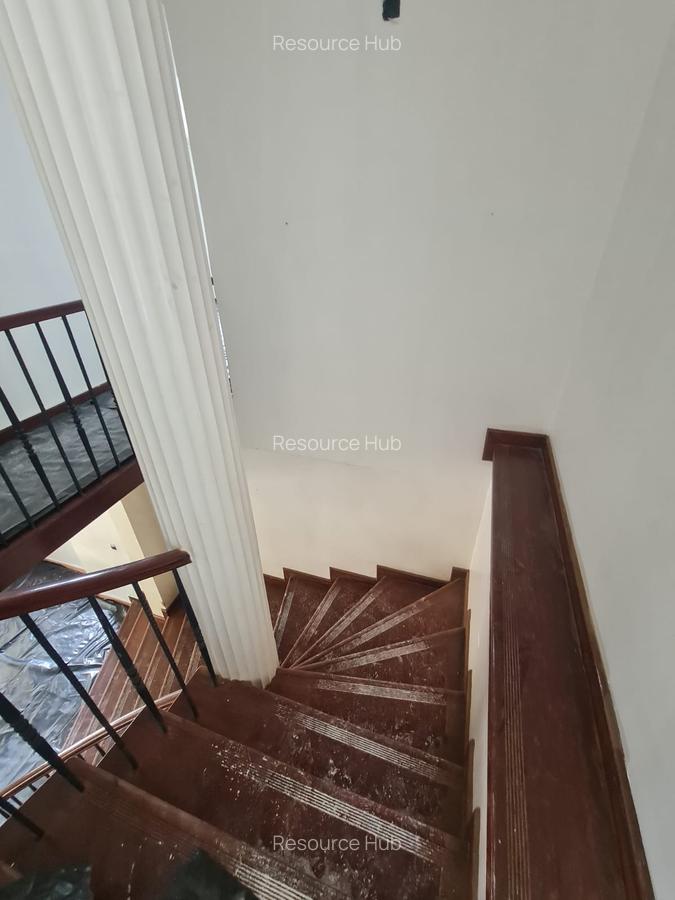 6 Bed House with En Suite at Lavington - 7