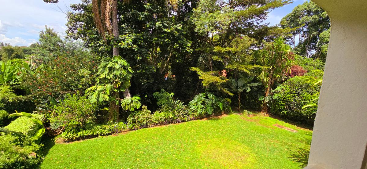 5 Bed House with En Suite at Mimosa Drive - 16