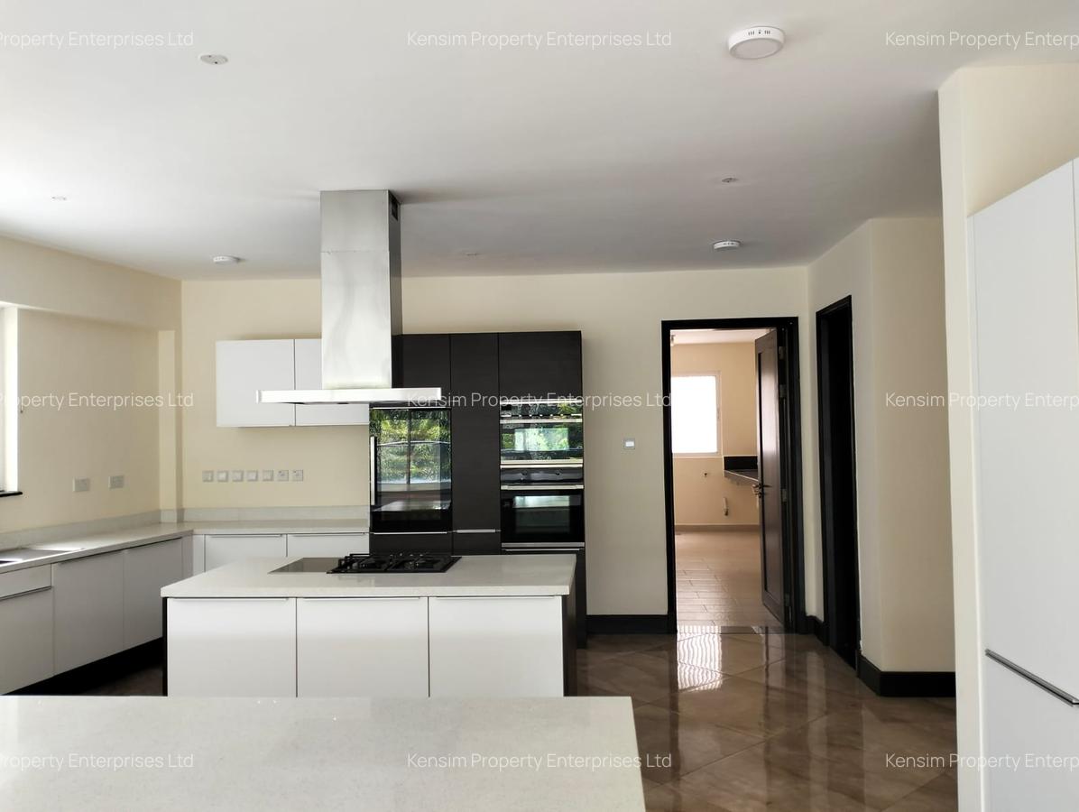 4 Bed Apartment with En Suite in Brookside - 8