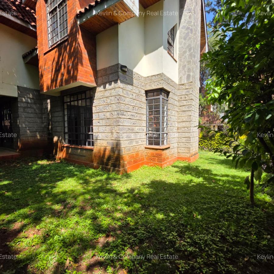 4 Bed Villa with En Suite in Lavington - 1