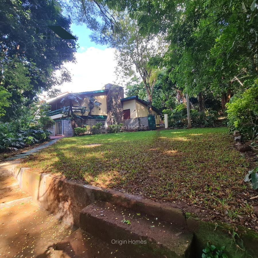 5 Bed House with En Suite at Lavington - 1