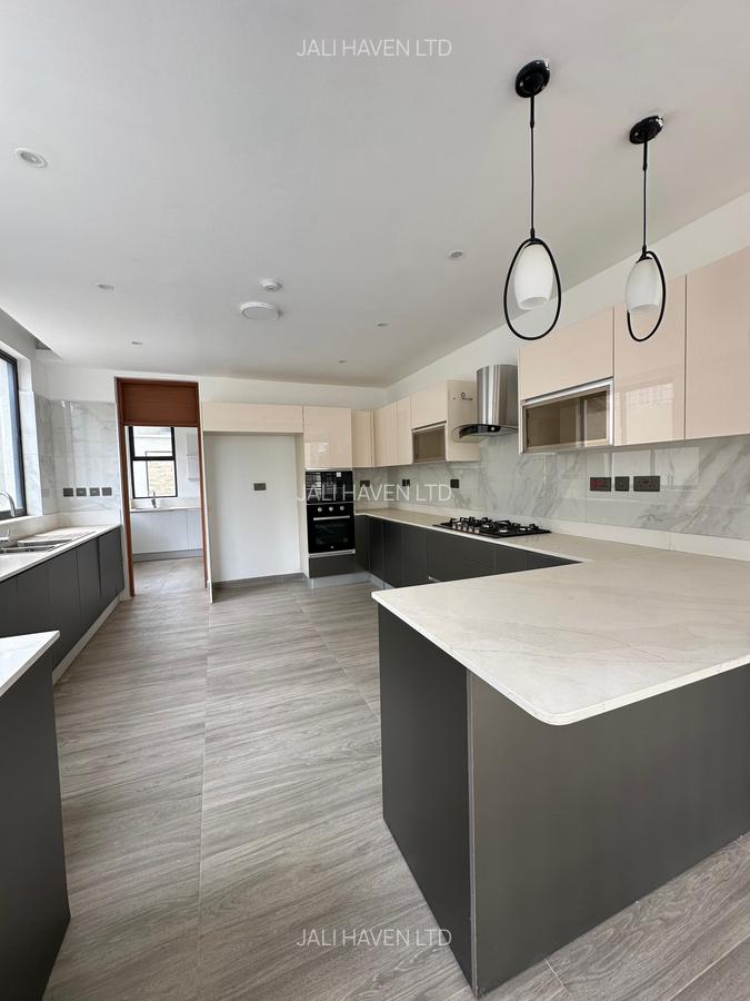 5 Bed Villa with En Suite in Lavington - 5