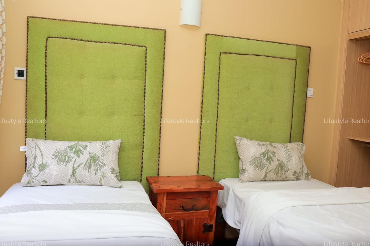 Furnished 3 Bed Apartment with En Suite at Rosewood Avenue - 8