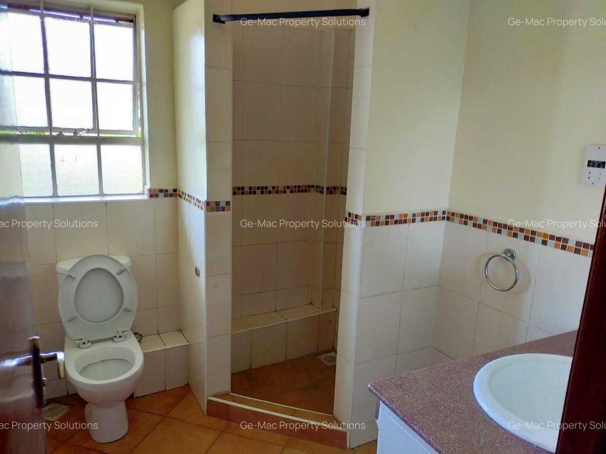 5 Bed House with En Suite in Rosslyn - 5