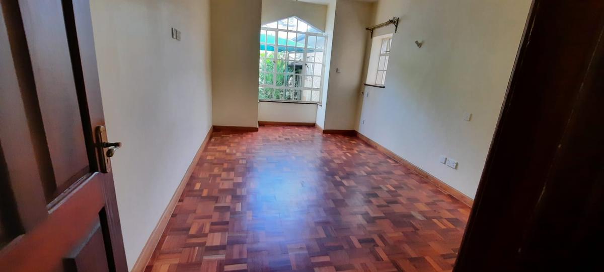 5 Bed Townhouse with En Suite in Lavington - 20