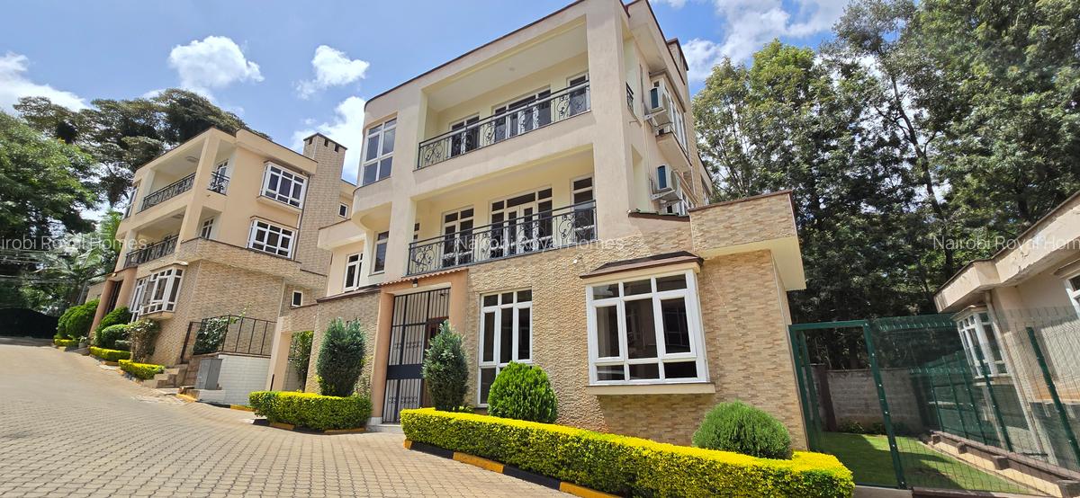 5 Bed Townhouse with En Suite at Lavington Green - 1
