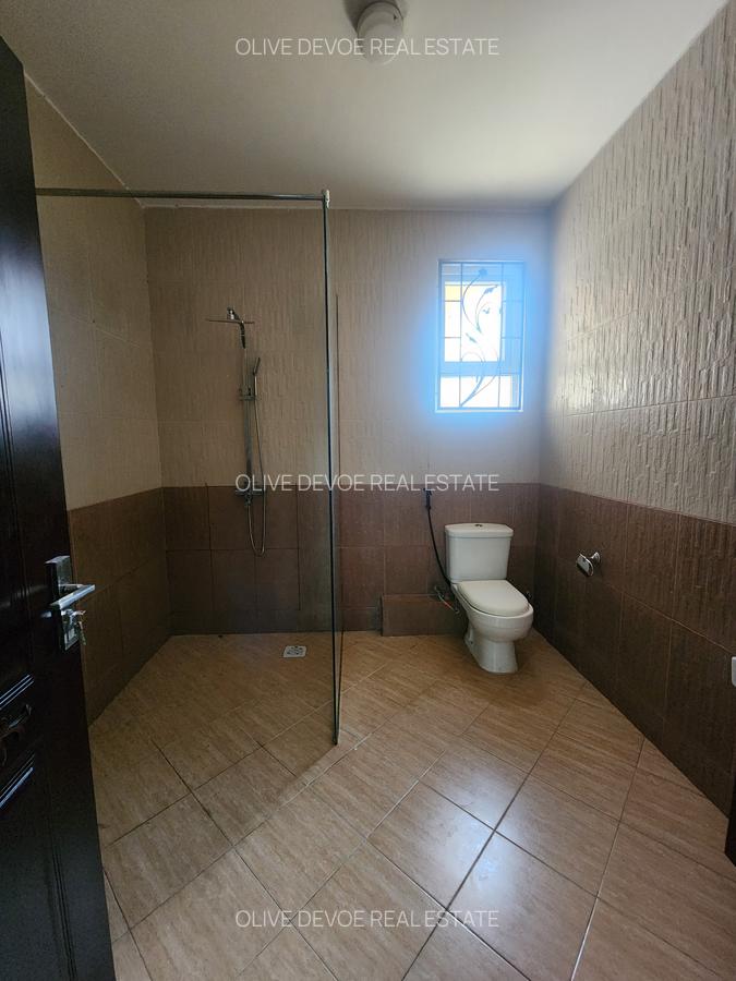 5 Bed Townhouse with En Suite in Lavington - 6