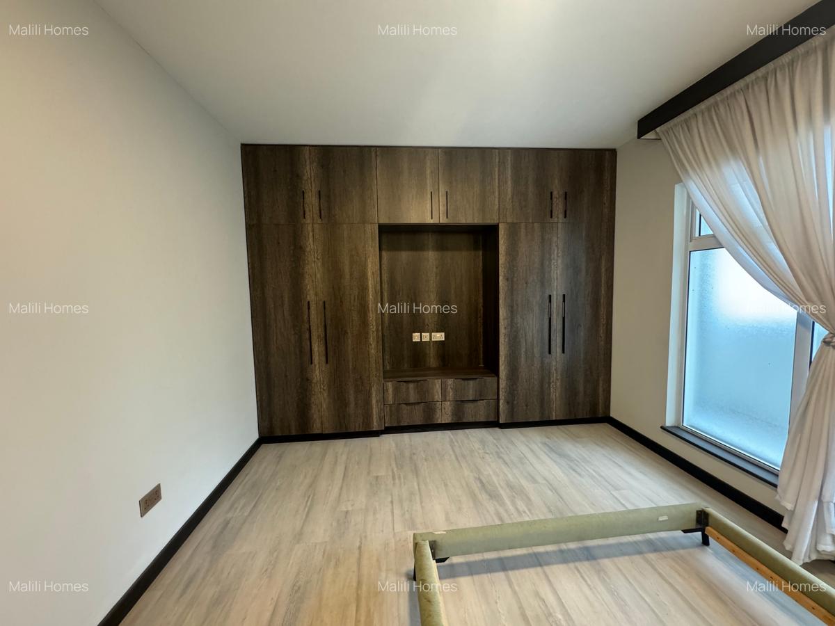 2 Bed Apartment in Riverside - 5