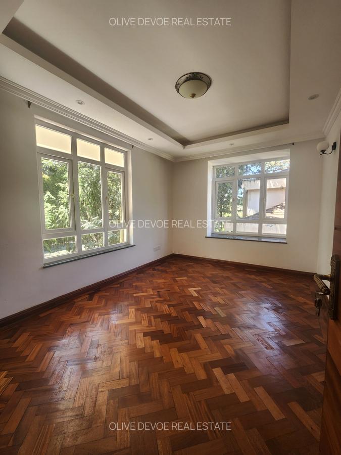 5 Bed Townhouse with En Suite in Lavington - 3