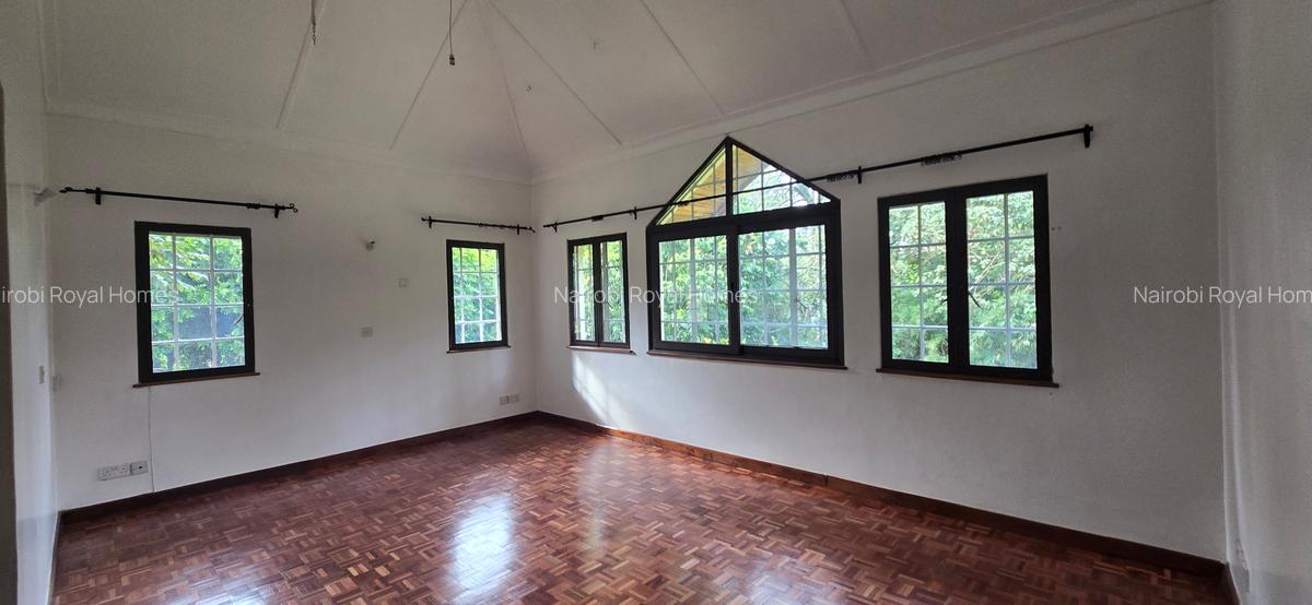 5 Bed House with En Suite at Rosslyn Lone Tree - 11