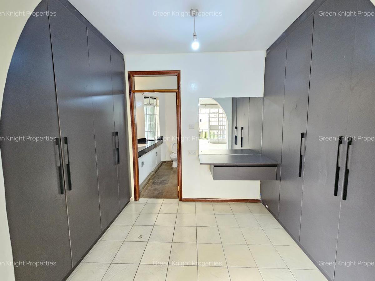 4 Bed Townhouse with En Suite in Spring Valley - 14