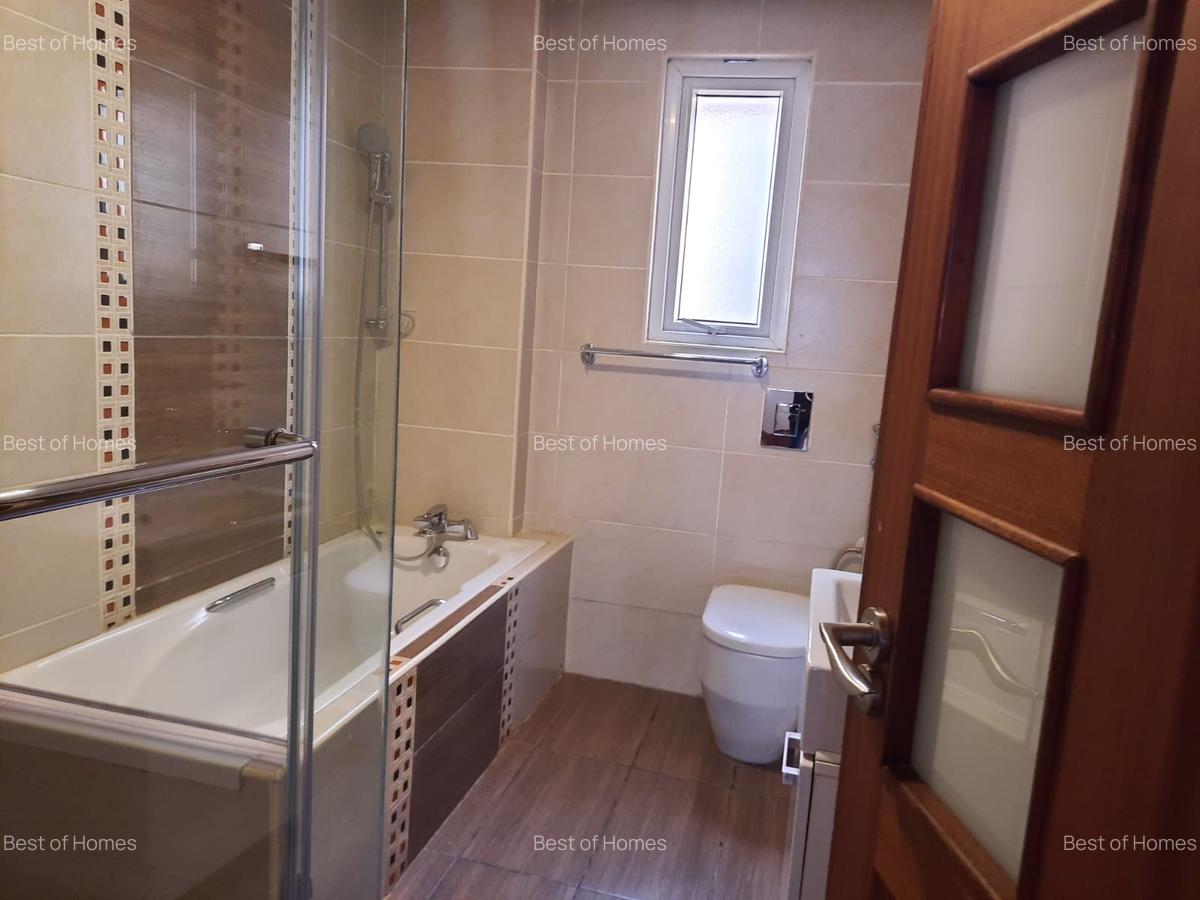 5 Bed Townhouse with En Suite in Lavington - 3