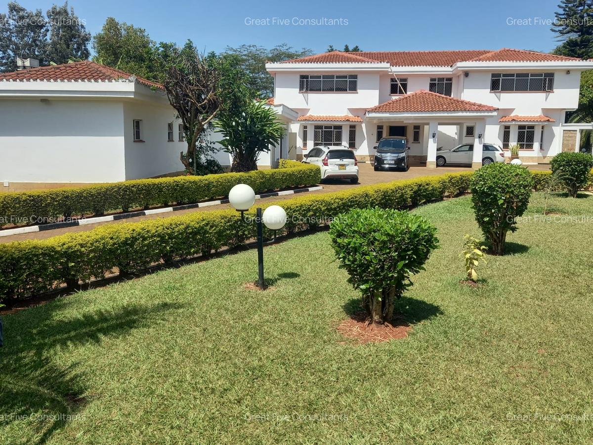 5 Bed Villa with En Suite in Runda - 1