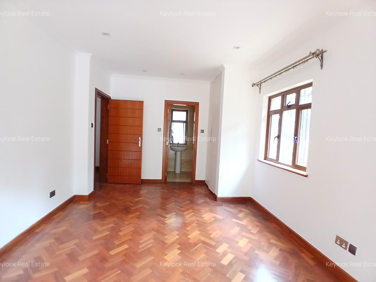 5 Bed Townhouse with En Suite at Lavington - 5