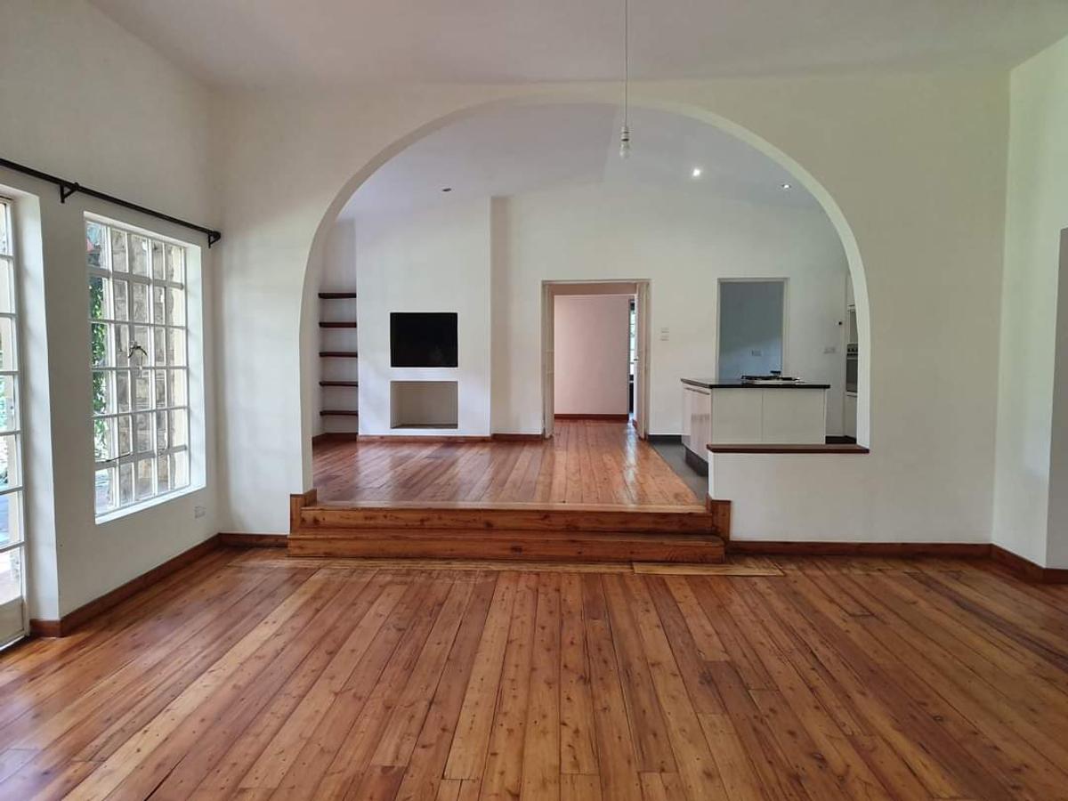 3 Bed House with En Suite at Ridgeways - 6
