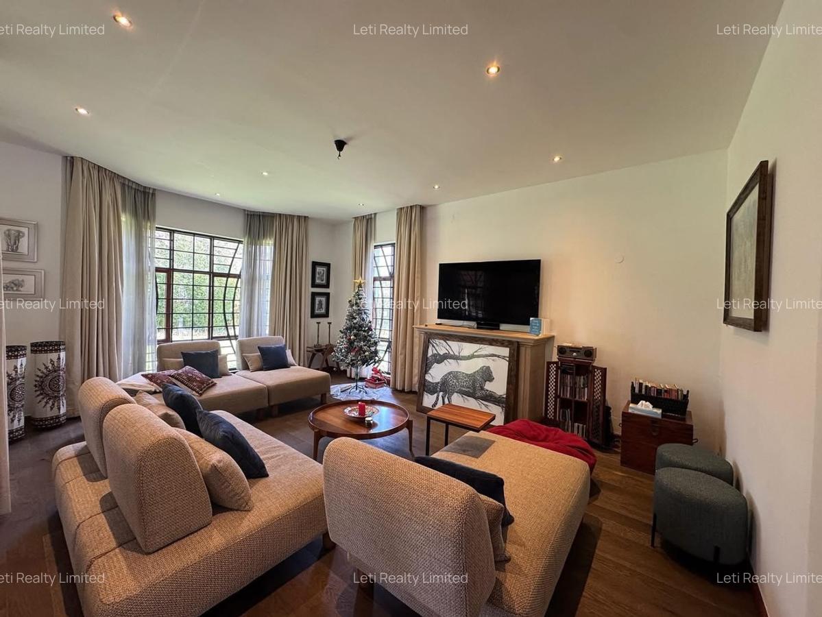 5 Bed Villa with En Suite in Runda - 12