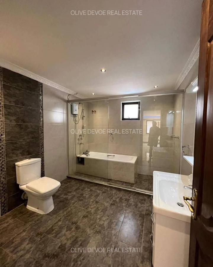 5 Bed Townhouse with En Suite in Lavington - 8