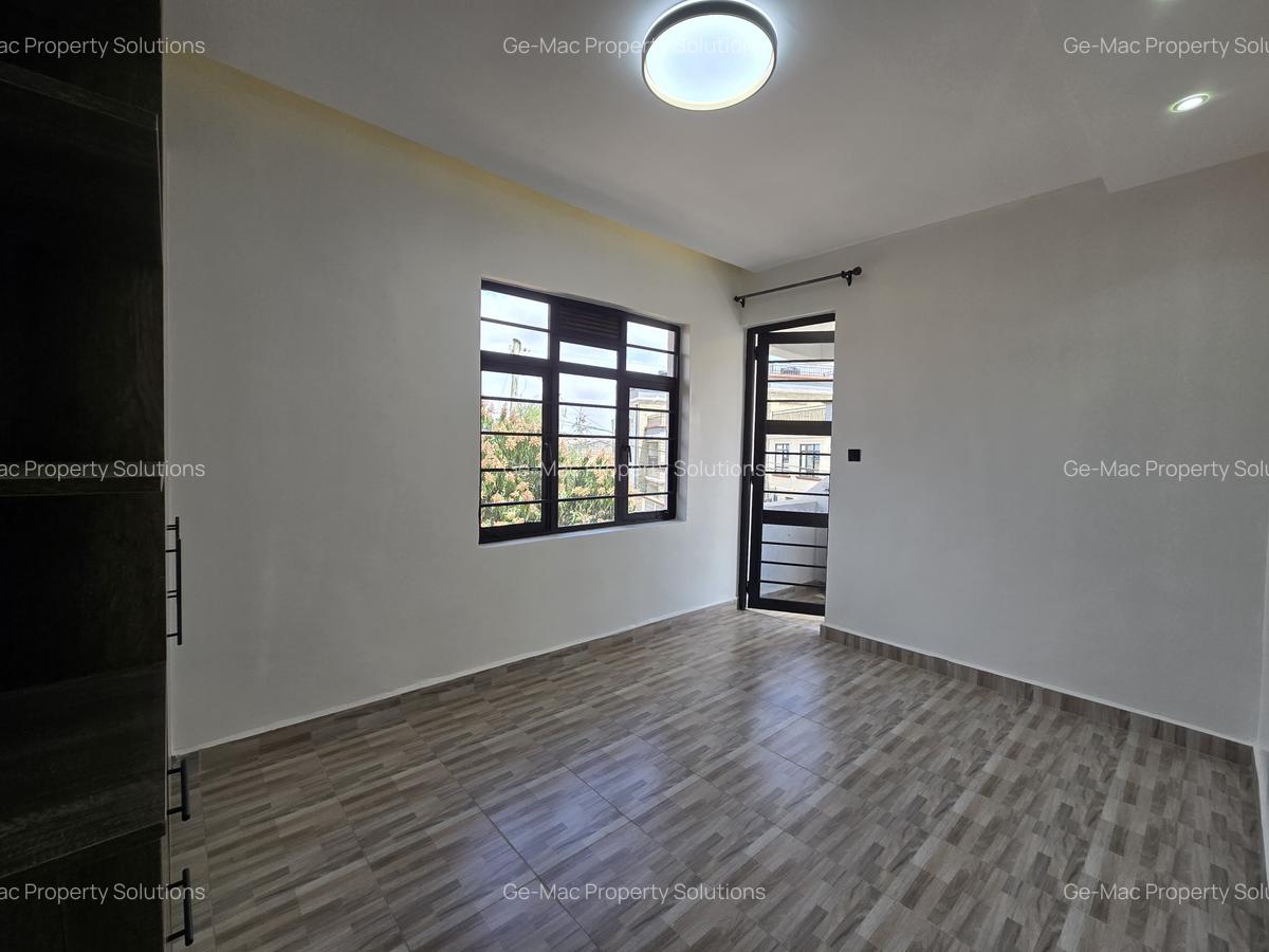 4 Bed House with En Suite in Membley - 4