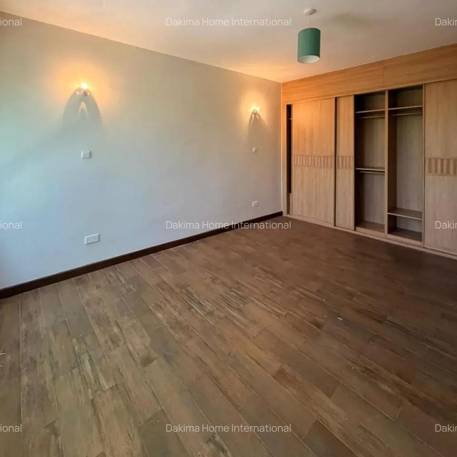 4 Bed Apartment with En Suite in General Mathenge - 9