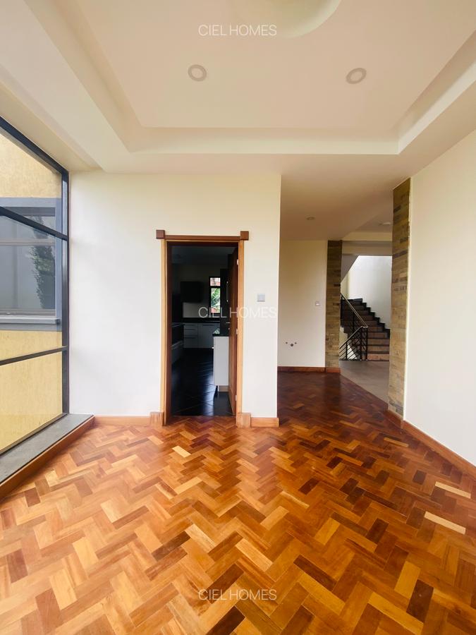 5 Bed Townhouse with En Suite in Lavington - 17