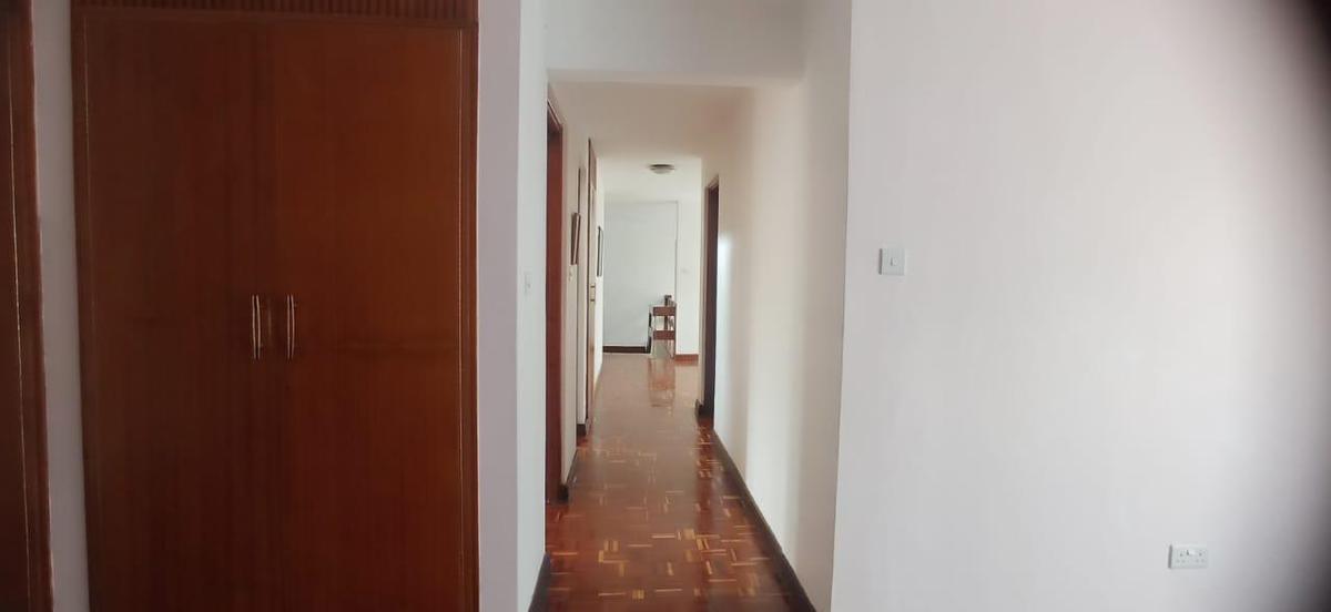 8 Bed House with En Suite in Lavington - 16